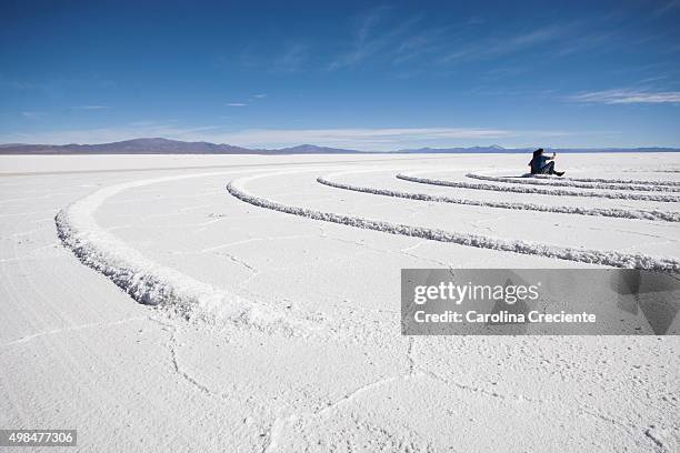 a selfie in the salinas grandes - salinas grandes stockfoto's en -beelden