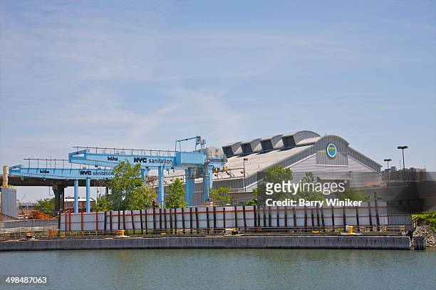 new environmental structures alongside canal - gowanus canal stock pictures, royalty-free photos & images