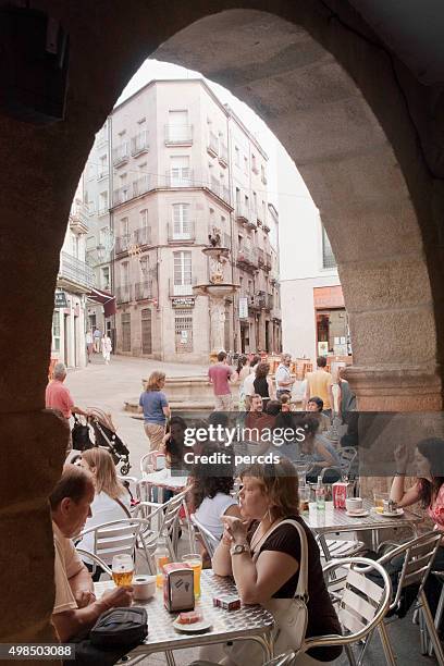 street view in ourense, stone arch with sidewalk cafe. - ourense 個照片及圖片檔