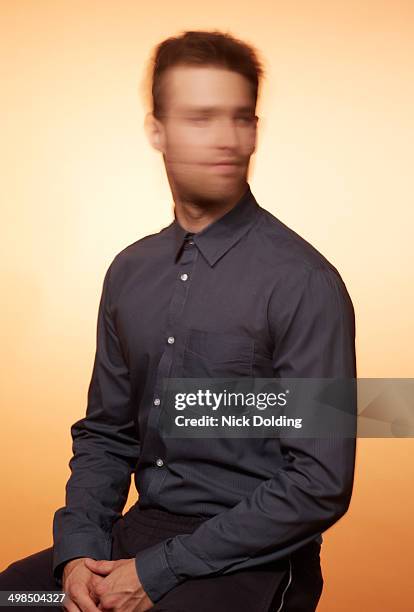 still movement 09 - mirar alrededor fotografías e imágenes de stock