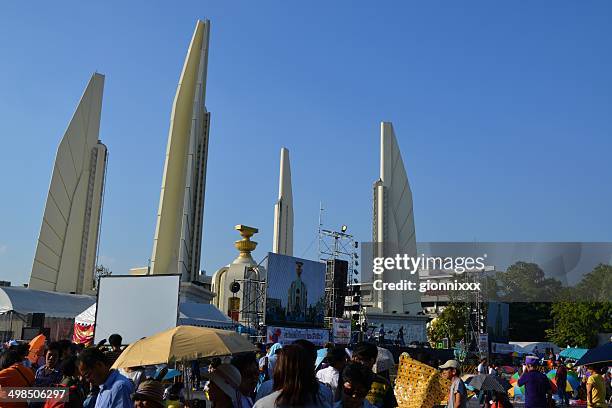 anti-government demonstration, bangkok - thailand - banglamphu stock pictures, royalty-free photos & images