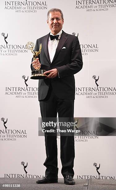 Special Directorate Award Recipient Chairman & CEO, Home Box Office Richard Plepler poses with his award during the 43rd International Emmy Awards at...