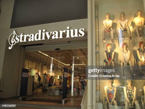 584 e de Stradivarius Store - Images