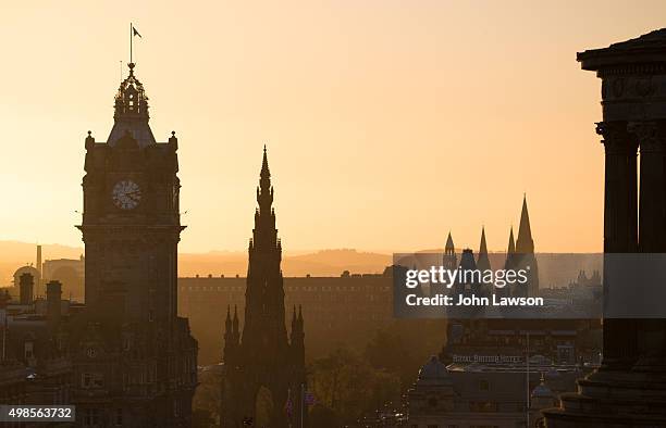 edinburgh sunset silhouette - cidade nova edimburgo imagens e fotografias de stock