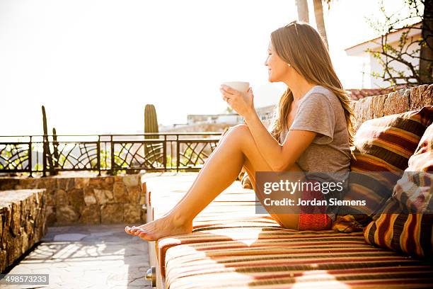 femal drinking coffee in the morning. - coffee on patio 個照片及圖片檔