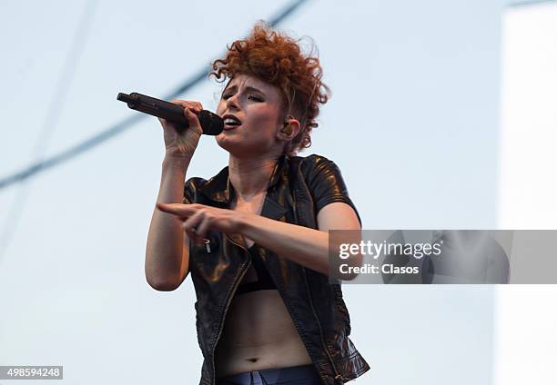 Canadian singer Kiesza performs during first day of Corona Festival at Autódromo Hermanos Rodríguez on November 21, 2015 in Mexico City, Mexico.