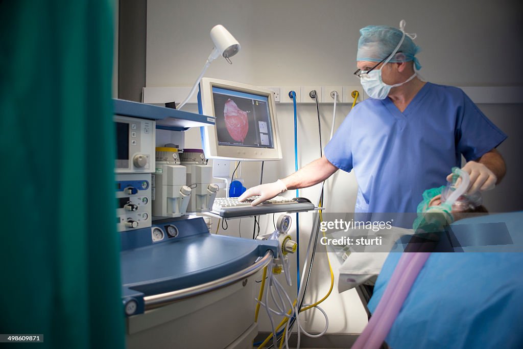 Anesthésiste dans un théâtre d'opération