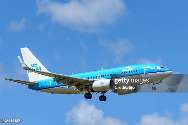 klm airlines boeing 737 airplane - boeing 737 stock pictures, royalty-free photos & images