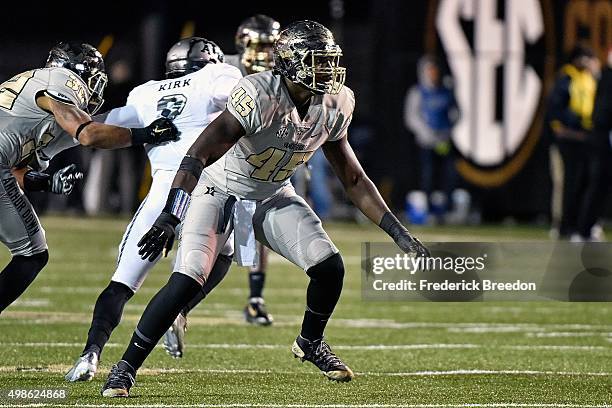 Stephen Weatherly of the Vanderbilt Commodores plays against the Texas A&M Aggies at Vanderbilt Stadium on November 21, 2015 in Nashville, Tennessee.