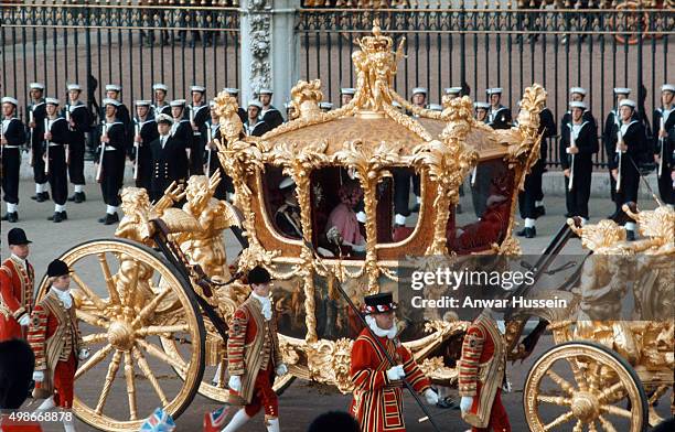 Queen Elizabeth ll leaves Buckingham Palace in the Gold State Coach during the Silver Jubilee celebrations on 7th June 1977 in London, England.