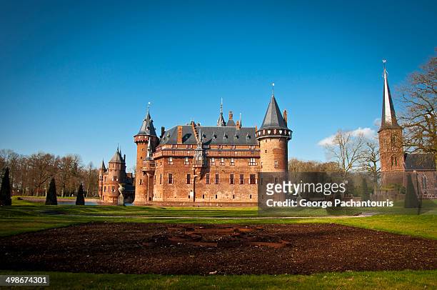 Castle De Haar is located near Haarzuilens, in the province of Utrecht in the Netherlands. The current buildings, all built upon the original castle,...