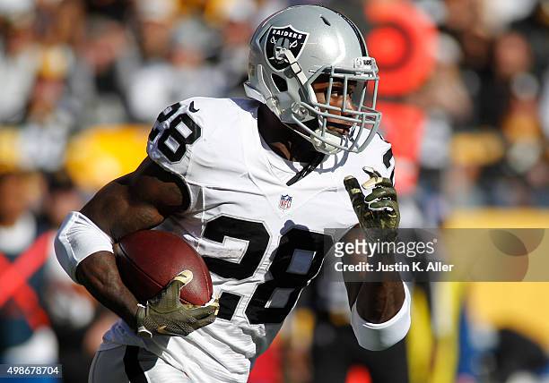Latavius Murray of the Oakland Raiders in action during the game against the Pittsburgh Steelers on November 8, 2015 at Heinz Field in Pittsburgh,...