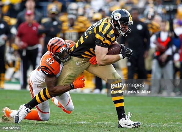 Heath Miller of the Pittsburgh Steelers in action during the game against the Cincinnati Bengals on November 1, 2015 at Heinz Field in Pittsburgh,...