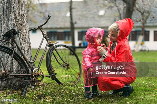 getting ready for walk - girl in shower stock pictures, royalty-free photos & images