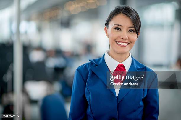 flight attendant smiling - steward stockfoto's en -beelden