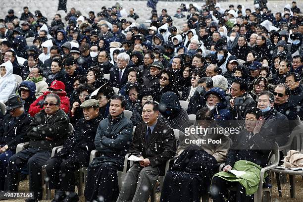 Mourners attend to pay their respects to late South Korean former President Kim Young-Sam at the funeral ceremony at the National Assembly on...