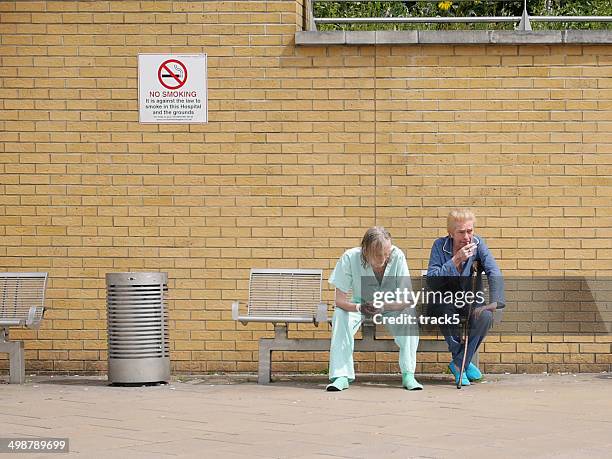 hospital patients smoking - no smoking sign stock pictures, royalty-free photos & images
