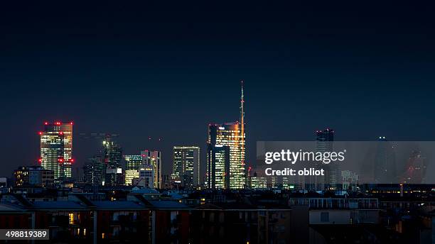 milano skyline - milano notte foto e immagini stock