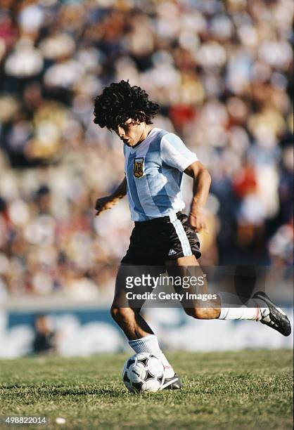 Diego Maradona of Argentina in action during the Copa De Oro match between Argentina and Brazil on January 4, 1981 in Montevideo, Uruguay