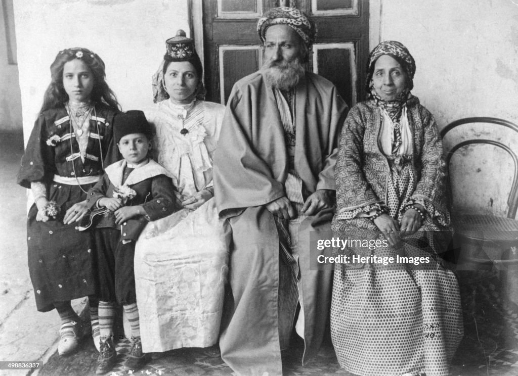 Jewish family in Baghdad, 1910.