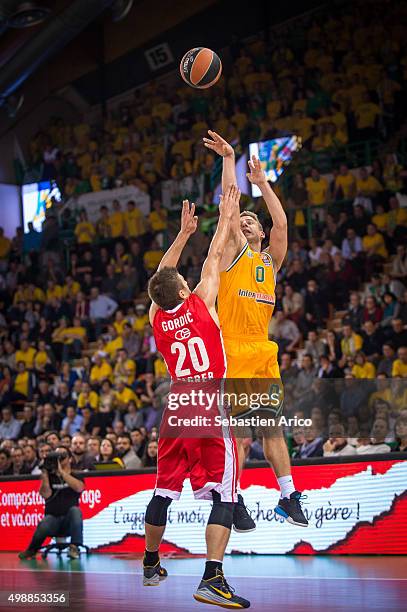 Heiko Schaffartzik, #0 of Limoges CSP competes with Nemanja Gordic, #20 of Cedevita Zagreb during the Turkish Airlines Euroleague Regular Season...