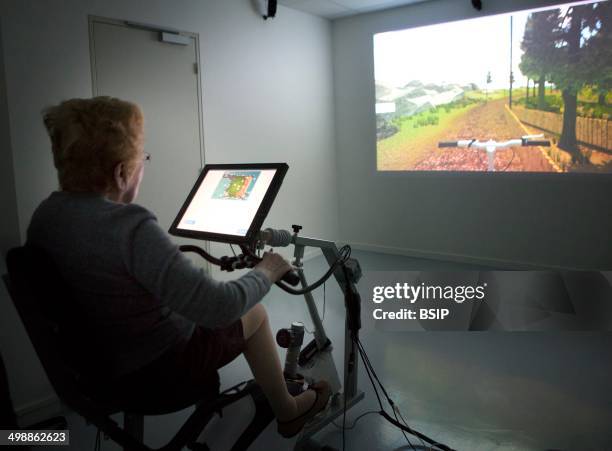 Reportage on the use of virtual reality in cognitive therapy, at the EHPAD retirement home in Laval, France. Ride in EHPAD is a virtual reality app...