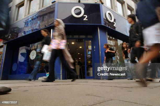 Exterior of an O2 store.