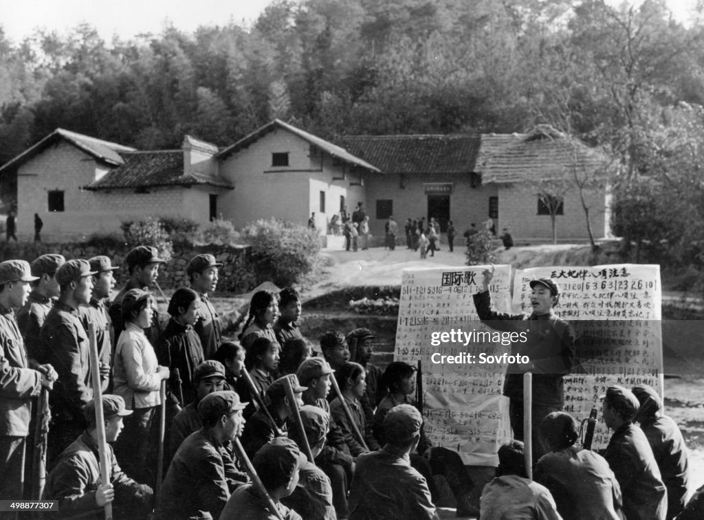 Cultural Revolution. Chinese workers singing revolutionary songs outside of Mao's home.