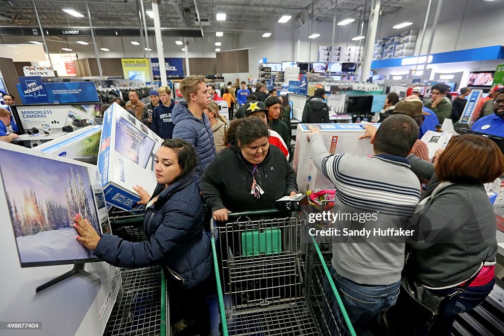 Retailers Open On Thanksgiving Evening, Starting Black Friday Sales Early