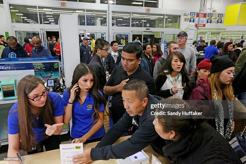 Retailers Open On Thanksgiving Evening, Starting Black Friday Sales Early