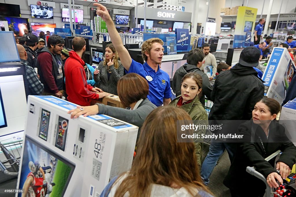 Retailers Open On Thanksgiving Evening, Starting Black Friday Sales Early