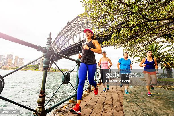 group of women running by sydney harbour - sydney racing stockfoto's en -beelden