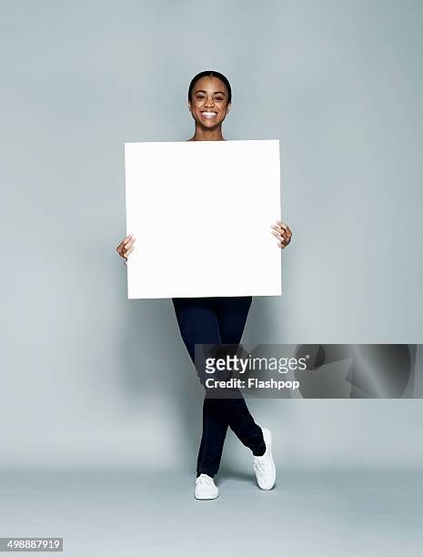 person holding blank card - placard stockfoto's en -beelden