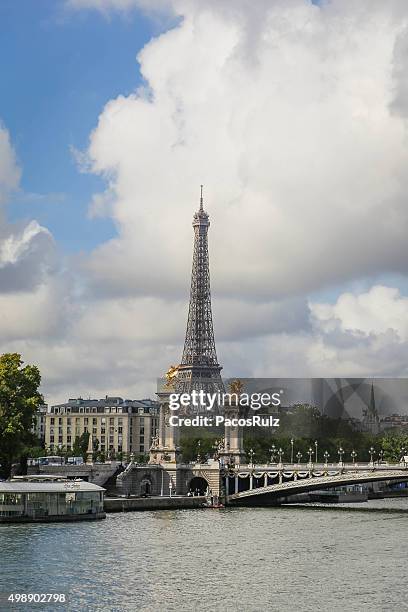 torre eiffel paris - torre eiffel stock pictures, royalty-free photos & images