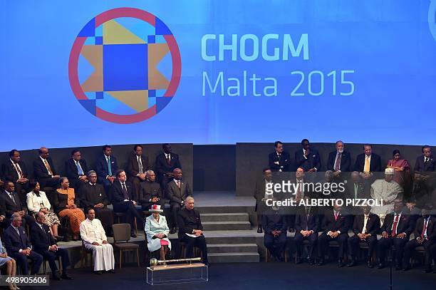 Frome left - 1st row : Prince Charles, Prince Philipp, Maithripala Sirisena , President of Sri Lanka and outgoing Commonwealth Chair-in-Office, Queen...