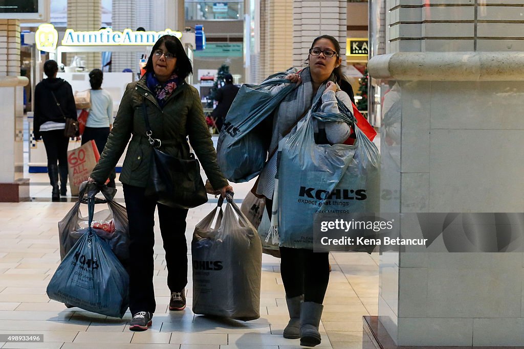 Retailers Offer Deep Discounts On Annual Black Friday Shopping Day