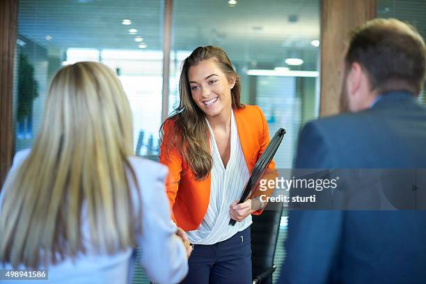 job interview first impressions - young adult stockfoto's en -beelden