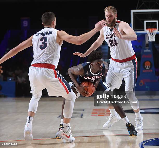 Connecticut Huskies forward Daniel Hamilton squeezes between Gonzaga Bulldogs guard Kyle Dranginis and Gonzaga Bulldogs center Przemek Karnowski...