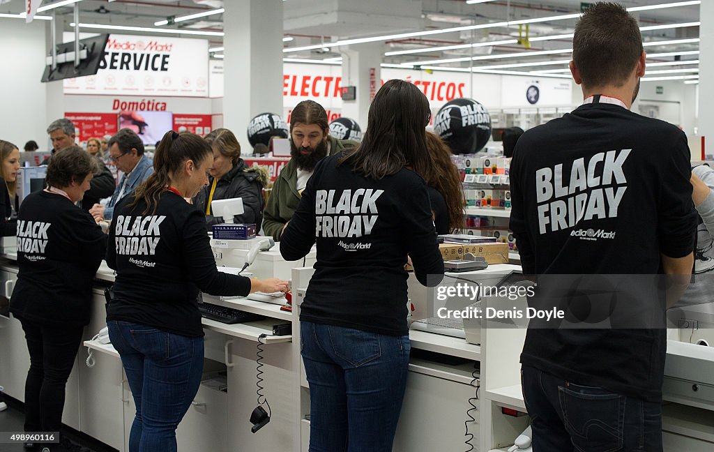 Black Friday Bargain Hunters Hit The Streets In Madrid And Barcelona