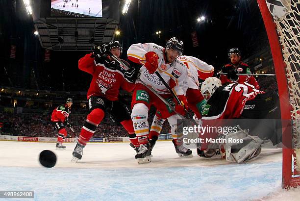 Corey Mapes of Duesseldorfer EG fails to score over Gustaf Wesslau during the DEL Ice Hockey match between Koelner Haie and Duesseldorfer EG at...