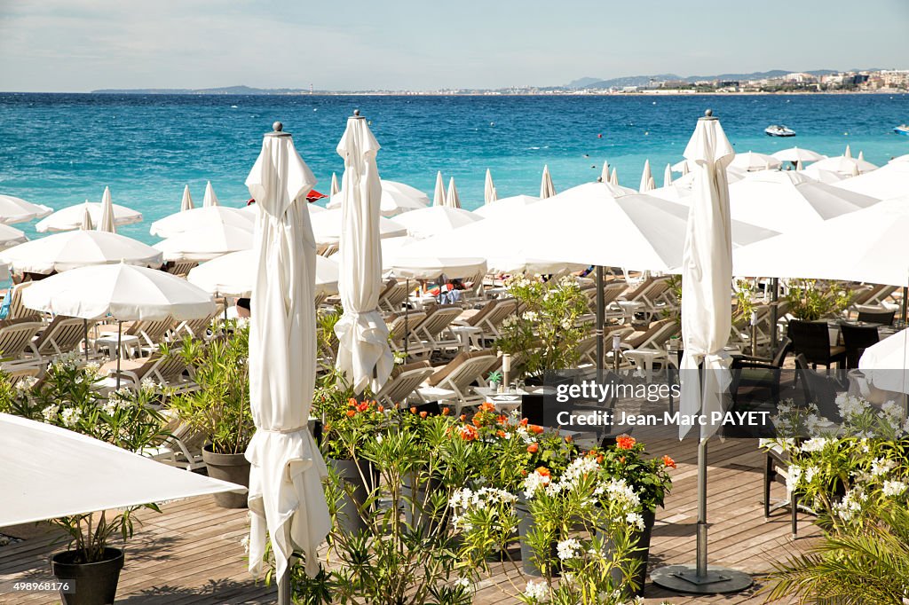 Beach bar with a Flowered terrace. in french riviera