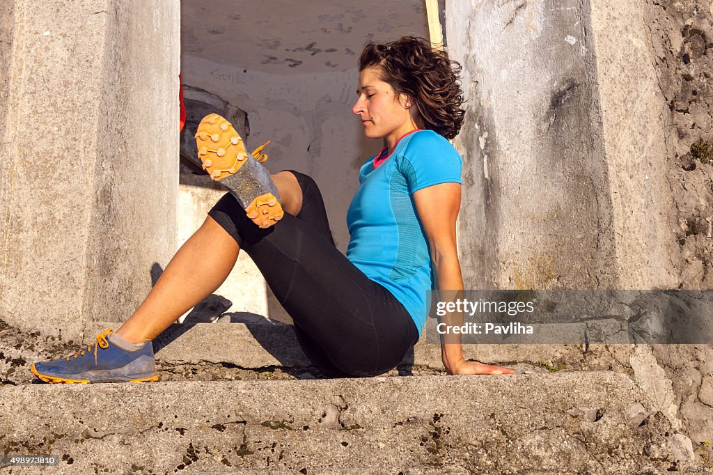 Donna srtetching prima di una corsa, training, ,Primorska Slovenia