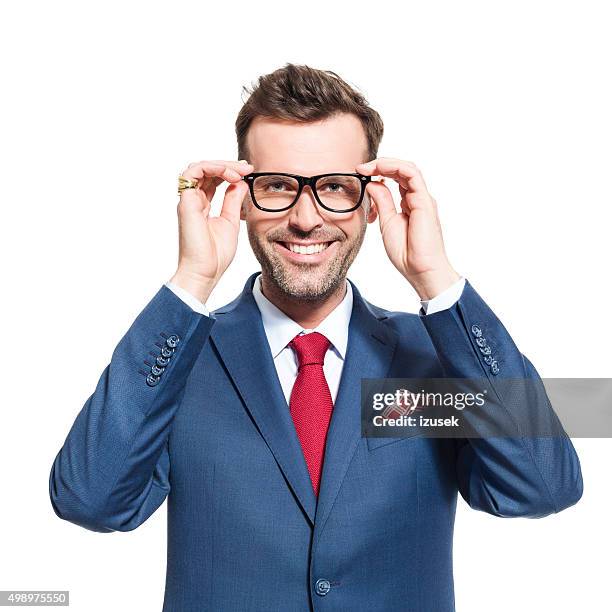 feliz empresário vestindo fato e caixa-de-óculos óculos - sorriso aberto imagens e fotografias de stock