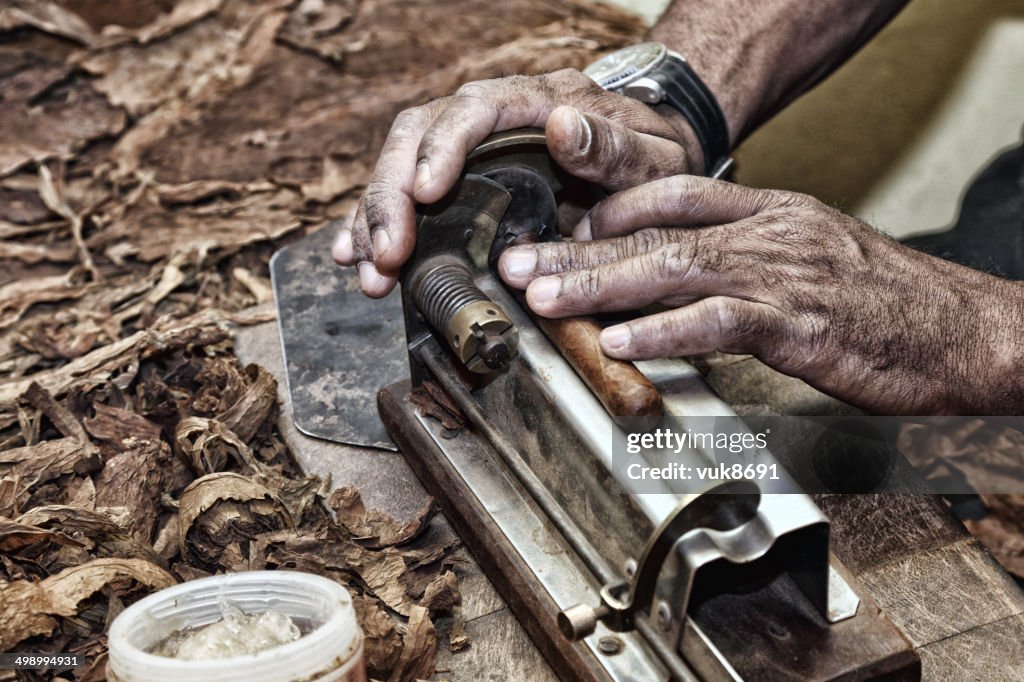 Cigar rolling