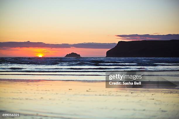 sunset at polzeath beach - polzeath bildbanksfoton och bilder
