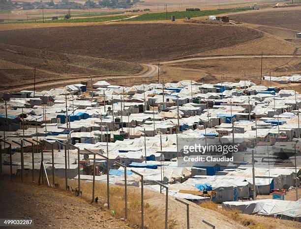 syrische flüchtlingslager im irak - binnenflüchtling stock-fotos und bilder