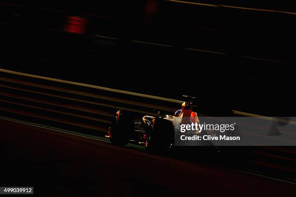 Daniel Ricciardo of Australia and Infiniti Red Bull Racing drives during qualifying for the Abu Dhabi Formula One Grand Prix at Yas Marina Circuit on...