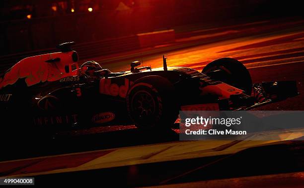 Daniel Ricciardo of Australia and Infiniti Red Bull Racing drives during qualifying for the Abu Dhabi Formula One Grand Prix at Yas Marina Circuit on...