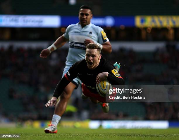 Chris Ashton of Saracens dives over to score a try during the Aviva Premiership match between Saracens and Worcester Warriors at Twickenham Stadium...