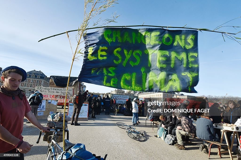 FRANCE-AIRPORT-COP21